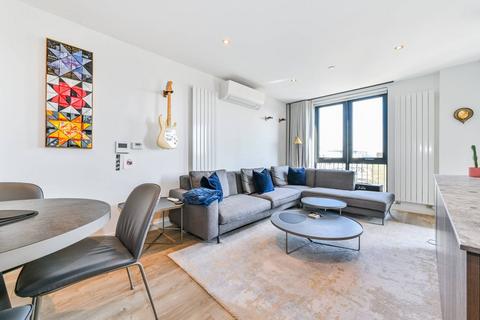 2 bedroom flat for sale, Centric Close, Camden Town, London, NW1