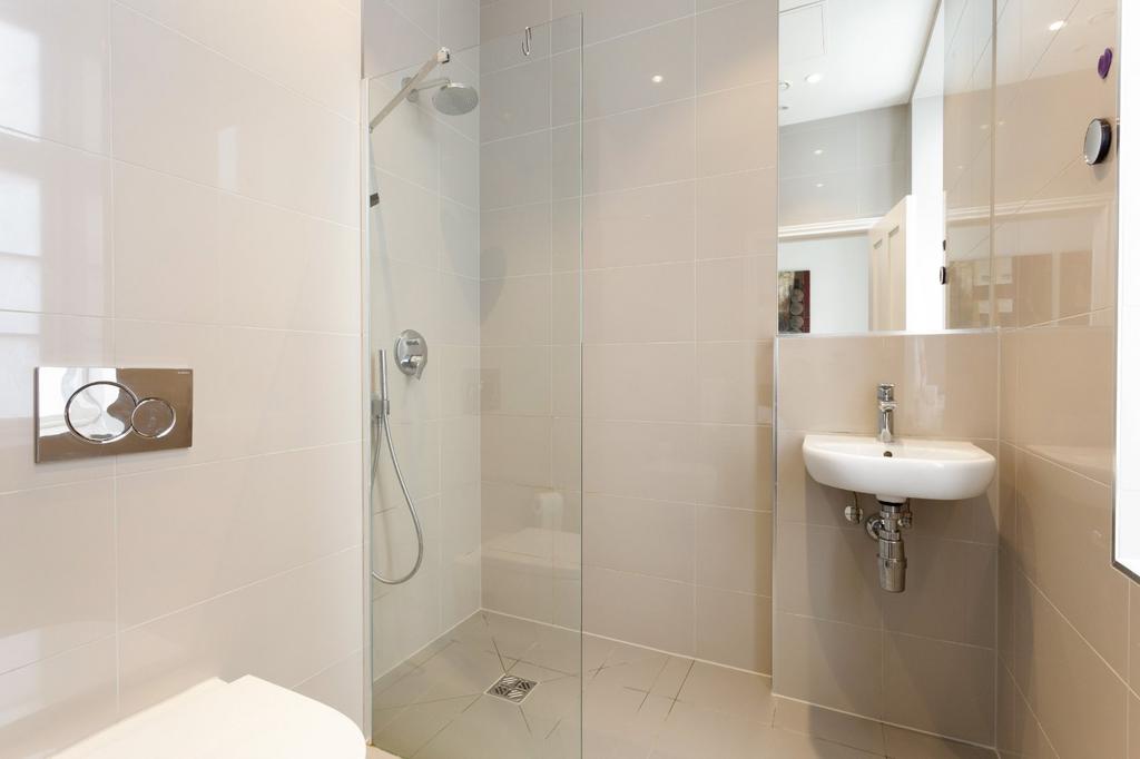 Main En Suite