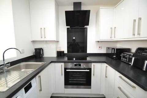 12 Longroyd, Thackley, Bradford, BD10 8WD