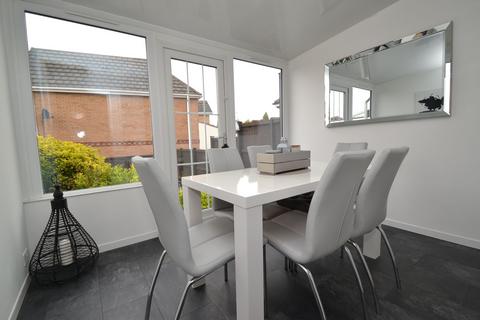12 Longroyd, Thackley, Bradford, BD10 8WD