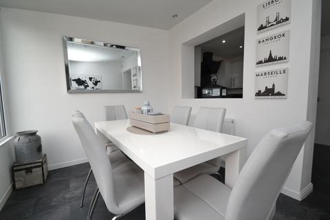 12 Longroyd, Thackley, Bradford, BD10 8WD