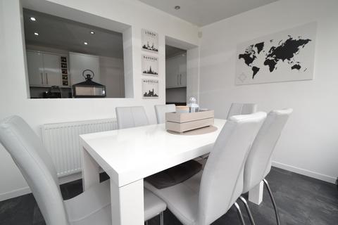 12 Longroyd, Thackley, Bradford, BD10 8WD