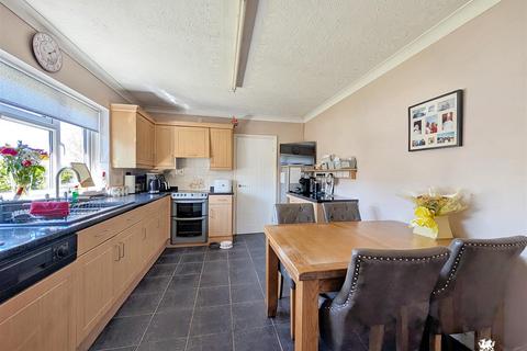 4 bedroom detached house for sale, Cwmffrwd, Carmarthen