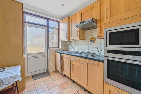14 Cobham Road, Fetcham, Leatherhead, KT22 9AW