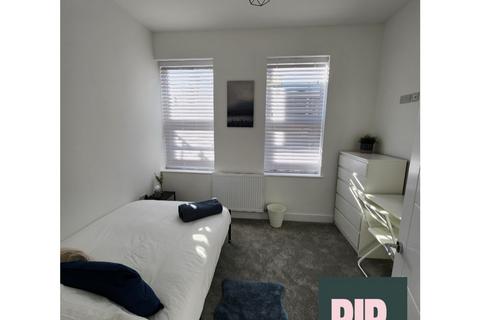 4 bedroom flat to rent, Bath Road, Bristol BS4