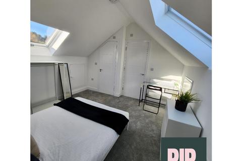 4 bedroom flat to rent, Bath Road, Bristol BS4