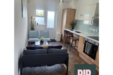4 bedroom flat to rent, Bath Road, Bristol BS4