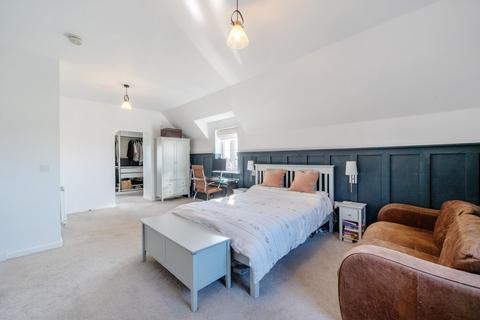 46 Vale Road, Bishops Cleeve, Cheltenham, GL52 8ER