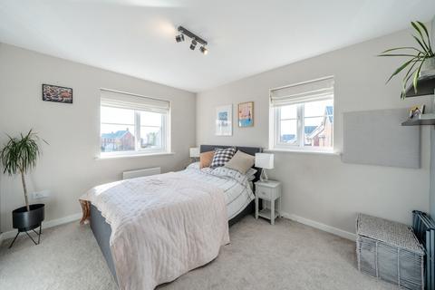 46 Vale Road, Bishops Cleeve, Cheltenham, GL52 8ER