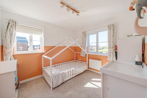46 Vale Road, Bishops Cleeve, Cheltenham, GL52 8ER