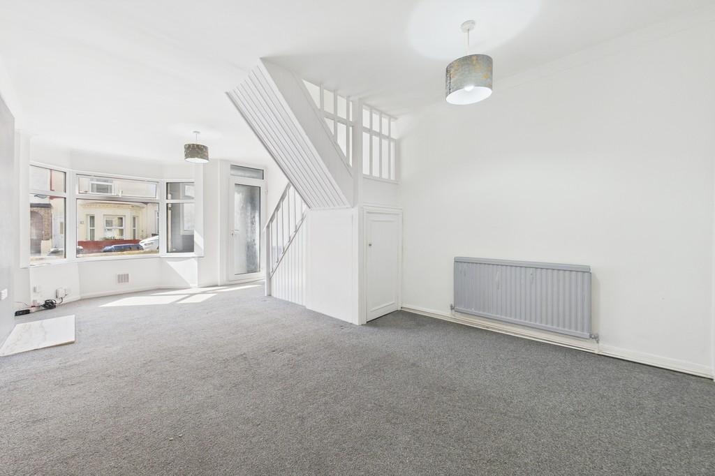 Cam01085 g0 pr0546 still001