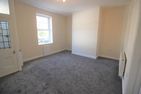 3 bedroom terraced house to rent, Lambgates, Glossop SK13