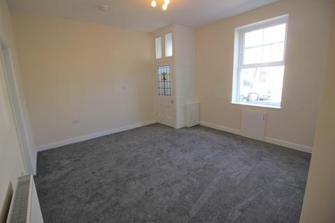 3 bedroom terraced house to rent, Lambgates, Glossop SK13