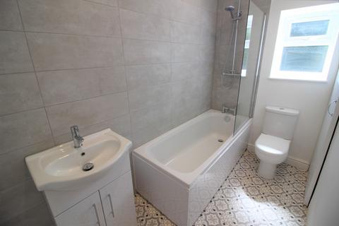 3 bedroom terraced house to rent, Lambgates, Glossop SK13