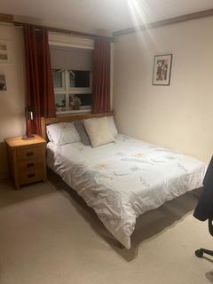 1 bedroom in a flat share to rent, Logan Close, Hounslow TW4
