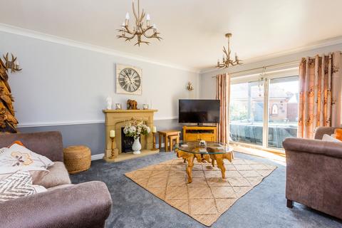 5 bedroom detached house for sale, Newton Road, Rushden NN10