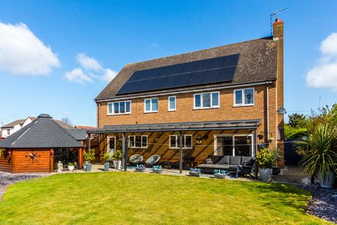 5 bedroom detached house for sale, Newton Road, Rushden NN10
