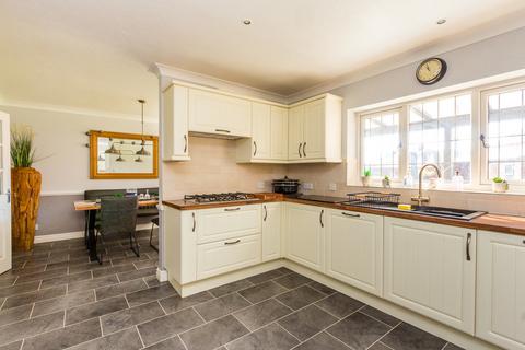 5 bedroom detached house for sale, Newton Road, Rushden NN10