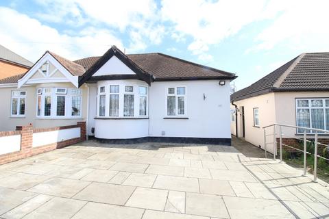 2 bedroom semi-detached bungalow to rent, Ascot Gardens, Hornchurch RM12