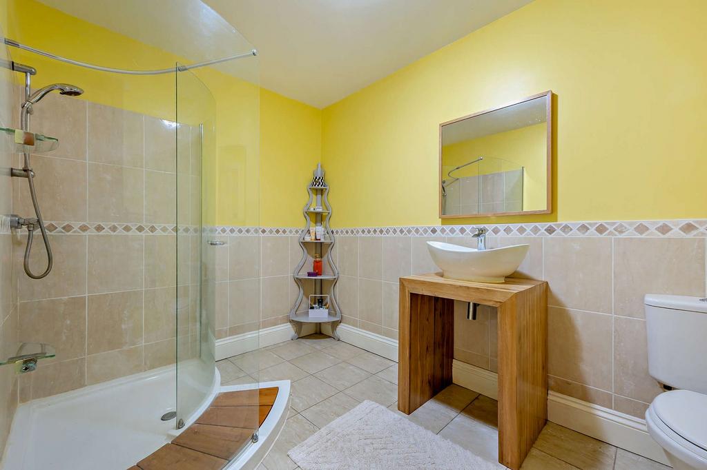 En suite shower