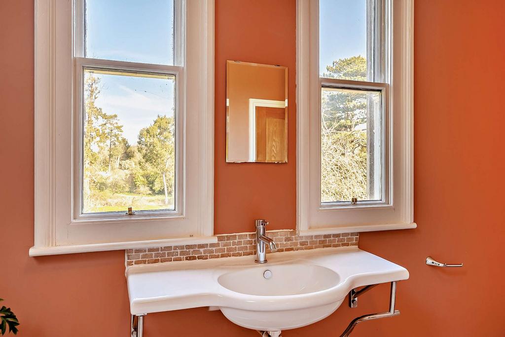 Family bathroom 2