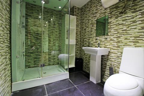 4 bedroom apartment to rent, Commercial Road, London E1