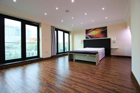 4 bedroom apartment to rent, Commercial Road, London E1