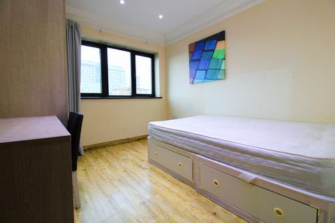 4 bedroom apartment to rent, Commercial Road, London E1