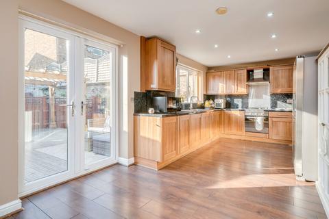5 bedroom semi-detached house for sale, Batley Field Hill, Batley