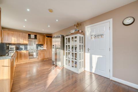 5 bedroom semi-detached house for sale, Batley Field Hill, Batley