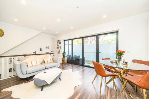 2 bedroom flat for sale, Kingston Road, London SW19