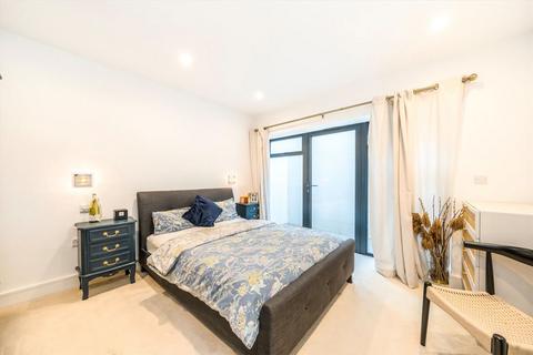 2 bedroom flat for sale, Kingston Road, London SW19