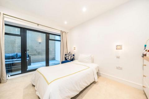 2 bedroom flat for sale, Kingston Road, London SW19