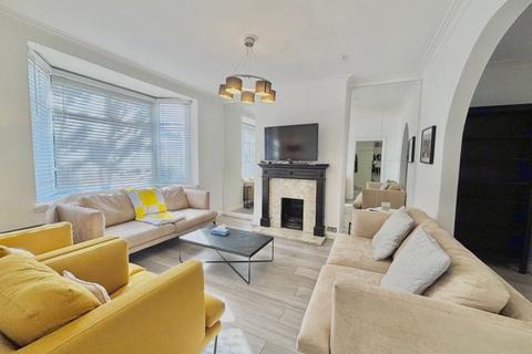5 bedroom semi-detached house to rent, Steventon Road, London W12