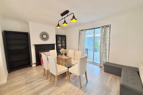 5 bedroom semi-detached house to rent, Steventon Road, London W12