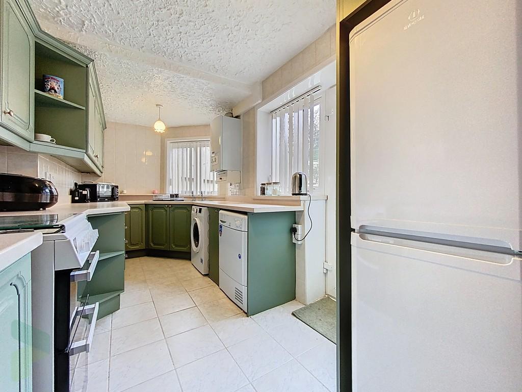 Fully Fitted Kitchen