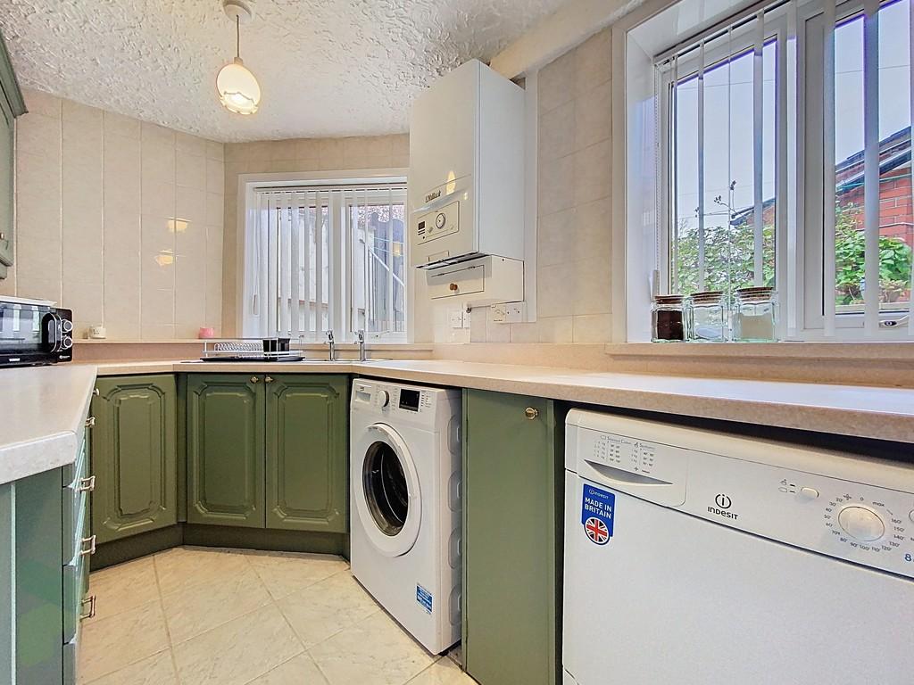 Fully Fitted Kitchen