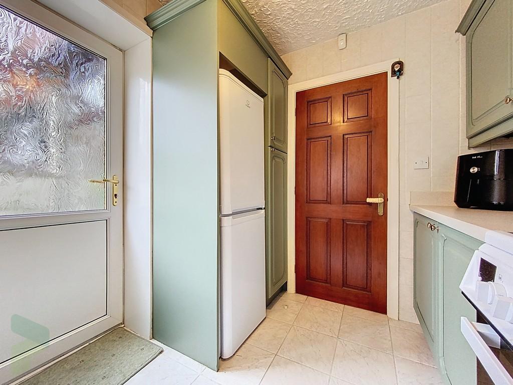 Fully Fitted Kitchen