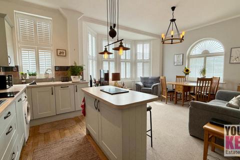 1 bedroom flat for sale, Sutherland House, 126 Stade Street, Hythe, Kent CT21 6DY