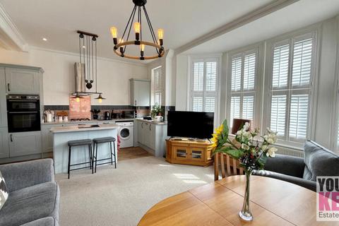 1 bedroom flat for sale, Sutherland House, 126 Stade Street, Hythe, Kent CT21 6DY