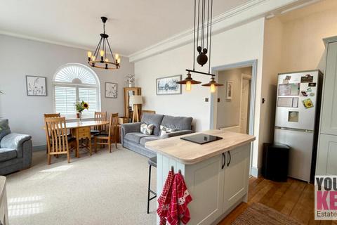 1 bedroom flat for sale, Sutherland House, 126 Stade Street, Hythe, Kent CT21 6DY