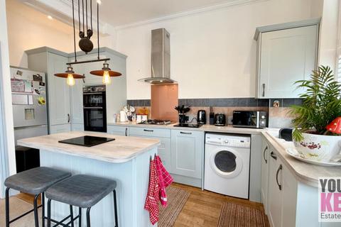 1 bedroom flat for sale, Sutherland House, 126 Stade Street, Hythe, Kent CT21 6DY