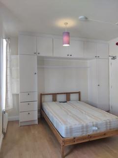 Studio to rent, Cranbrook Park, Wood Green