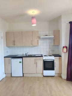 Studio to rent, Cranbrook Park, Wood Green