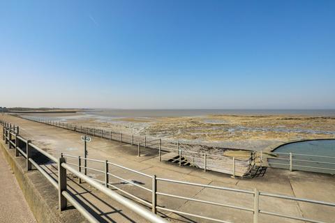 2 bedroom flat for sale, The Parade, Birchington, CT7