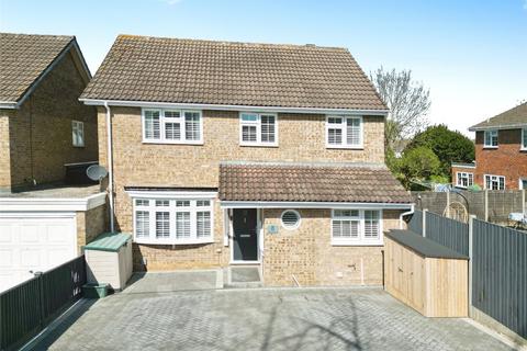 8 Doyle Gardens, Yateley, GU46 6XY