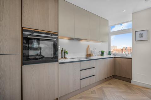 2 bedroom flat for sale, Porchester Place, Connaught Village, London