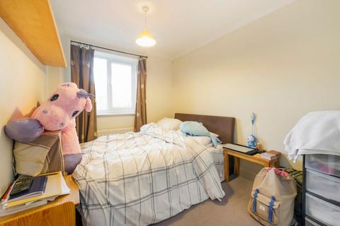 13 Catherine Drive, Richmond, TW9 2BX