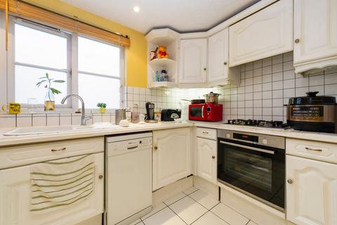 13 Catherine Drive, Richmond, TW9 2BX