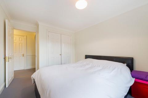 13 Catherine Drive, Richmond, TW9 2BX